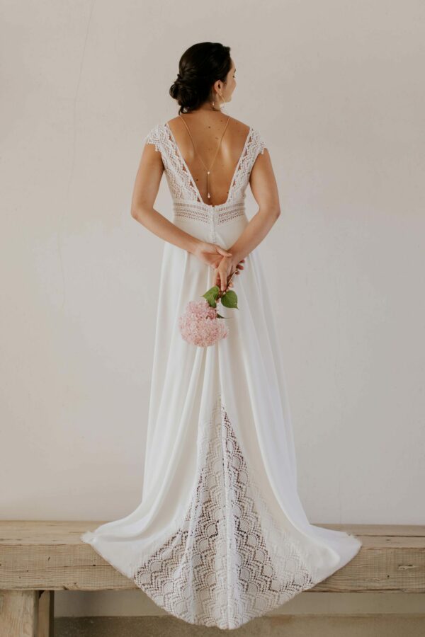 Elsa gary robe seville showroom castille